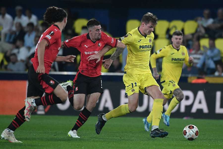 Reina sort le penalty du revenant Terrier dans les arrêts de jeu : Rennes perd à Villarreal