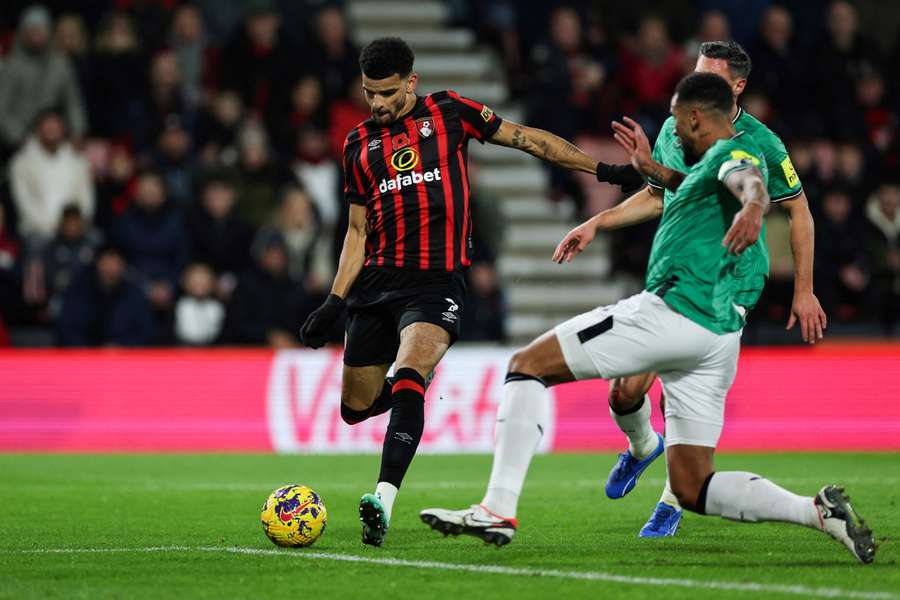 Dominic Solanke (L) shoots the ball