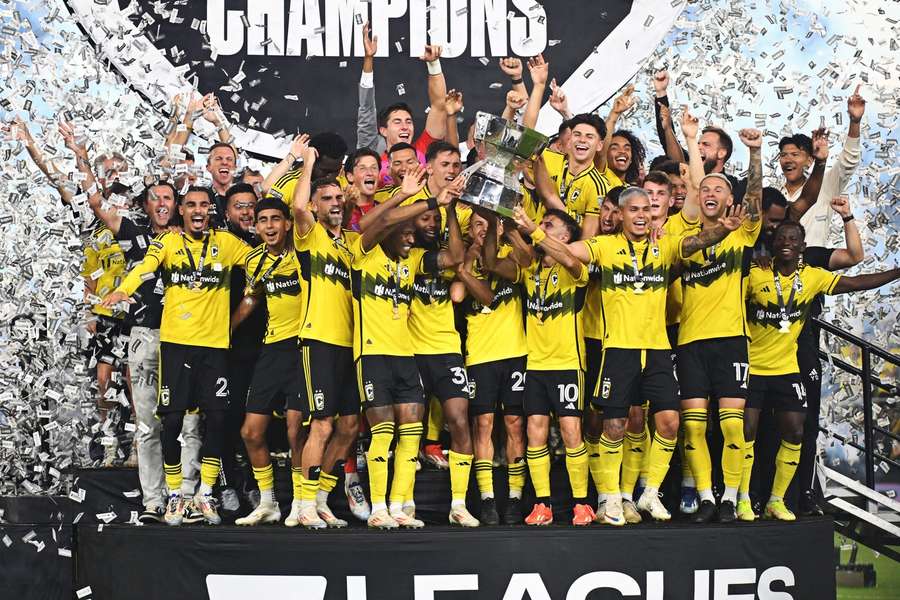 Colombus Crew ontvangt de Leagues Cup trofee