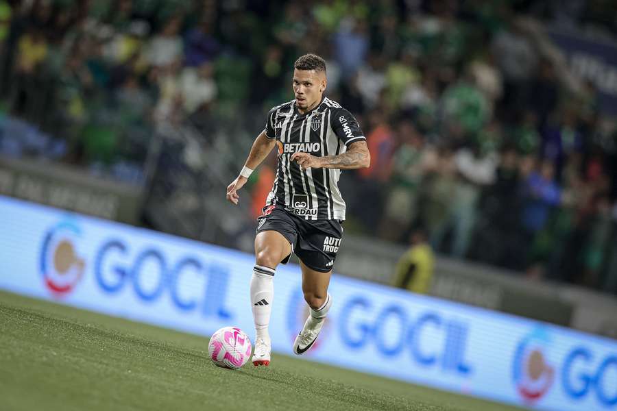 Libertadores: Paulinho decide e Atlético-MG vence para continuar vivo