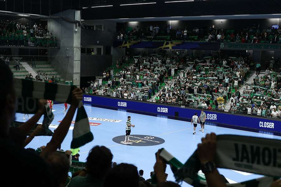 Dérbi de futsal ficou marcado por confrontos antes da partida Dérbi de futsal ficou marcado por confrontos antes da partida