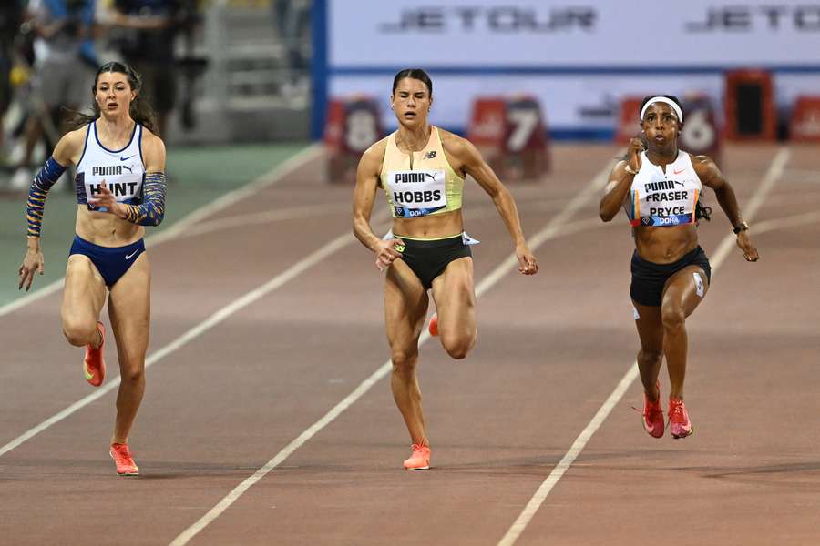 Fraser-Pryce, a la derecha de la imagen
