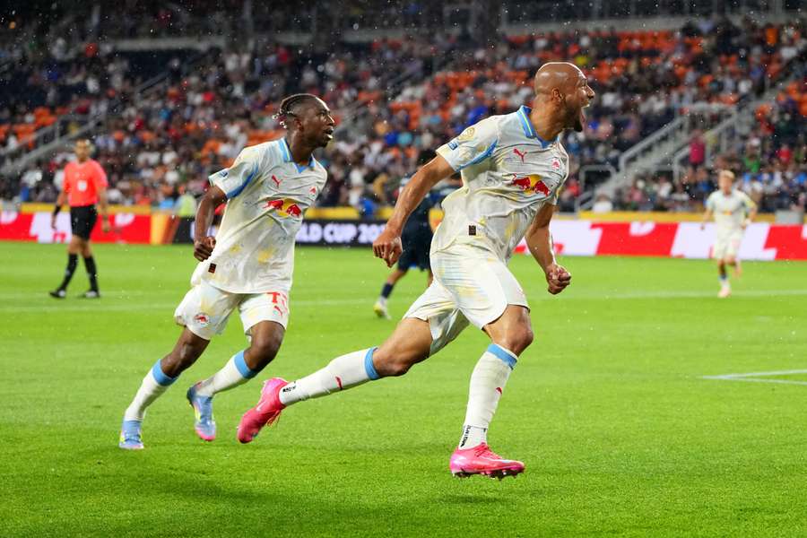 Karim Onisiwo (r.) bescherte Salzburg einen 2:1-Erfolg gegen Pachuca