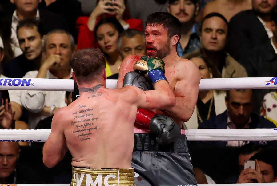 Mexican boxer Alvarez delighted a sellout crowd of some 50,000 at the open-air Akron Stadium in his hometown