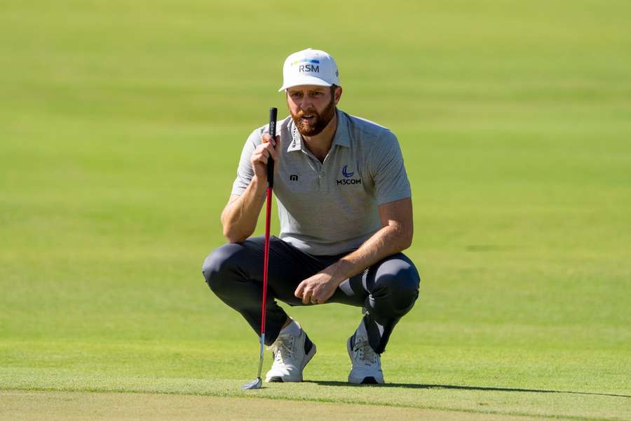 Chris Kirk lines up his putt on the ninth hole