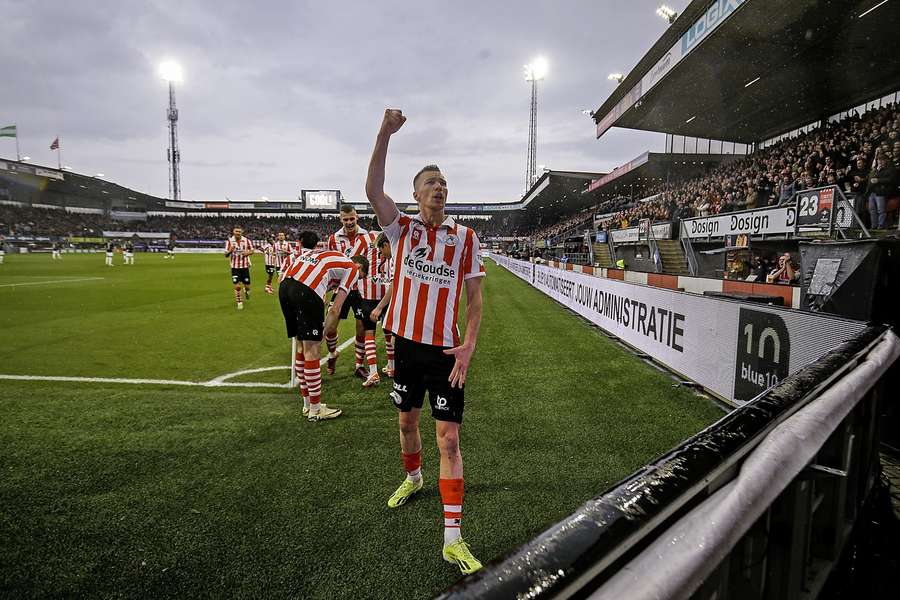 Arno Verschueren viert de 1-0 van Sparta