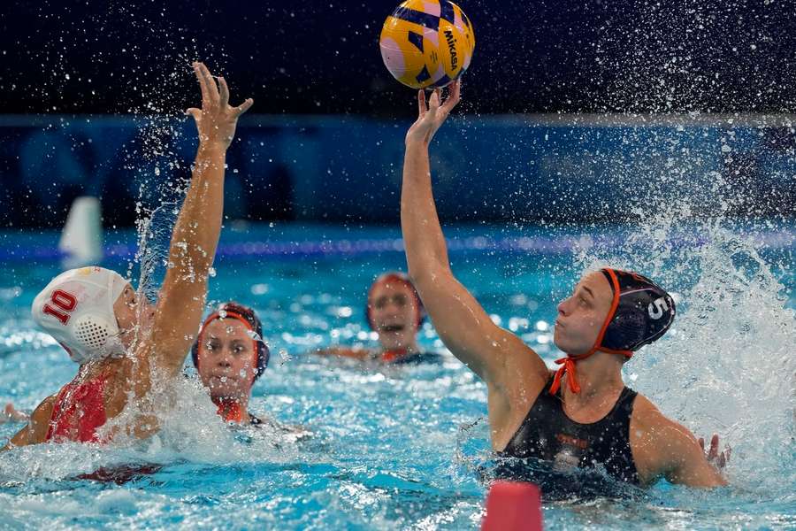 Waterpoloster Keuning maakt voor oog van de koning een hattrick