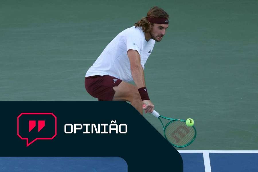 Stefanos Tsitsipas com a esquerda a uma mão Stefanos Tsitsipas com a esquerda a uma mão