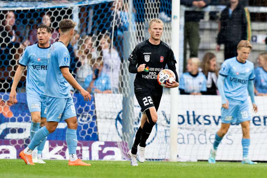 Andreas Smed sørgede for at reducere kort før kampen blev afbrudt i næsten tre kvarter.