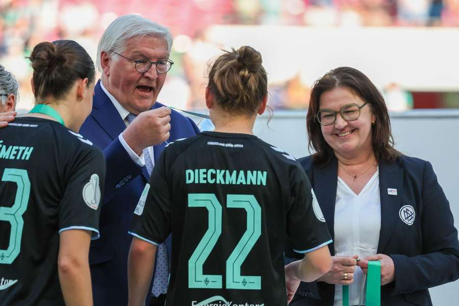 Frank-Walter Steinmeier bei der Siegerehrung in Köln