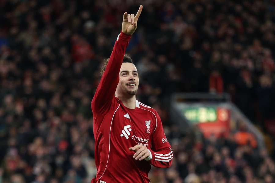 Curtis Jones con la maglia del Liverpool Curtis Jones con la maglia del Liverpool