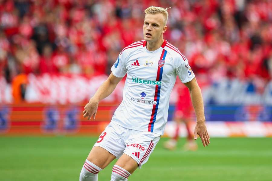 Jonatan Braut Brunes je bratrancem Erlinga Haalanda a řádí v útoku Rakówu. Jonatan Braut Brunes je bratrancem Erlinga Haalanda a řádí v útoku Rakówu.