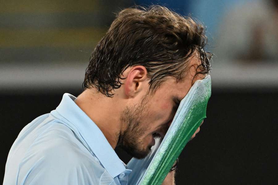Medvedev se lamenta tras perder en Australia.