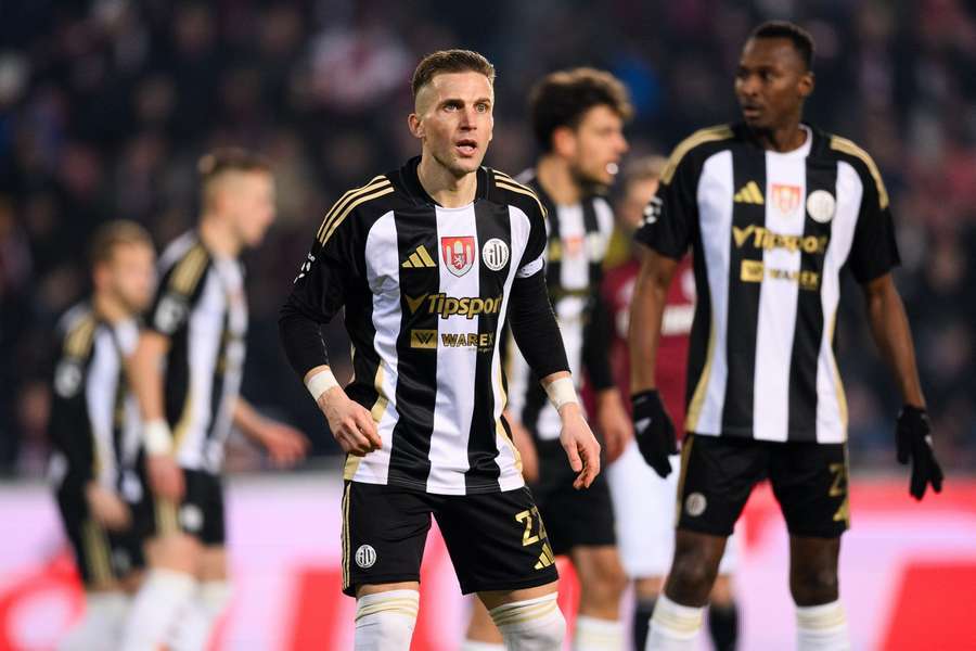 Pekarík v dresu Dynama.