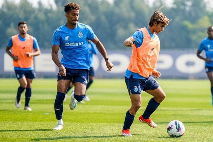 Gonçalo Borges e Rodrigo Mora no treino do FC Porto