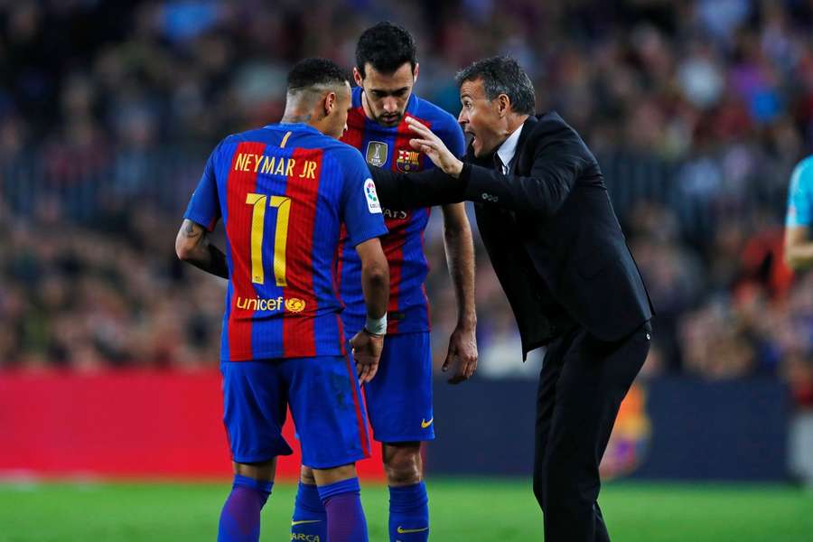 Neymar e Busquets foram companheiros de equipa sob o comando de Luis Enrique