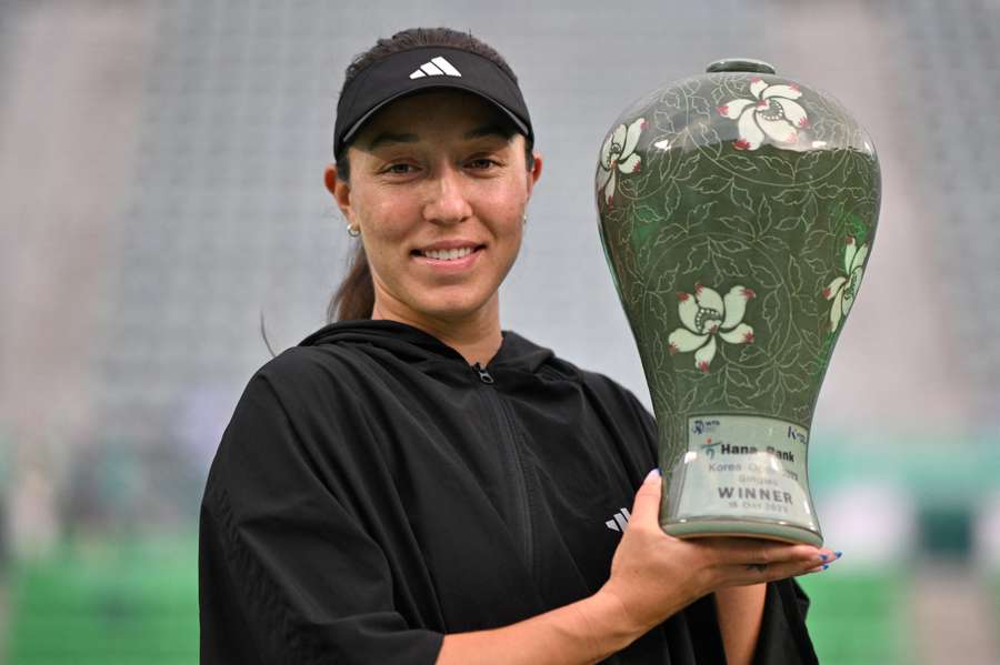 Jessica Pegula și trofeul de la Seul