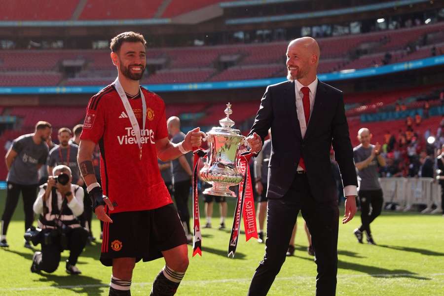 Bruno Fernandes venceu a Taça de Inglaterra ao lado de Erik ten Hag