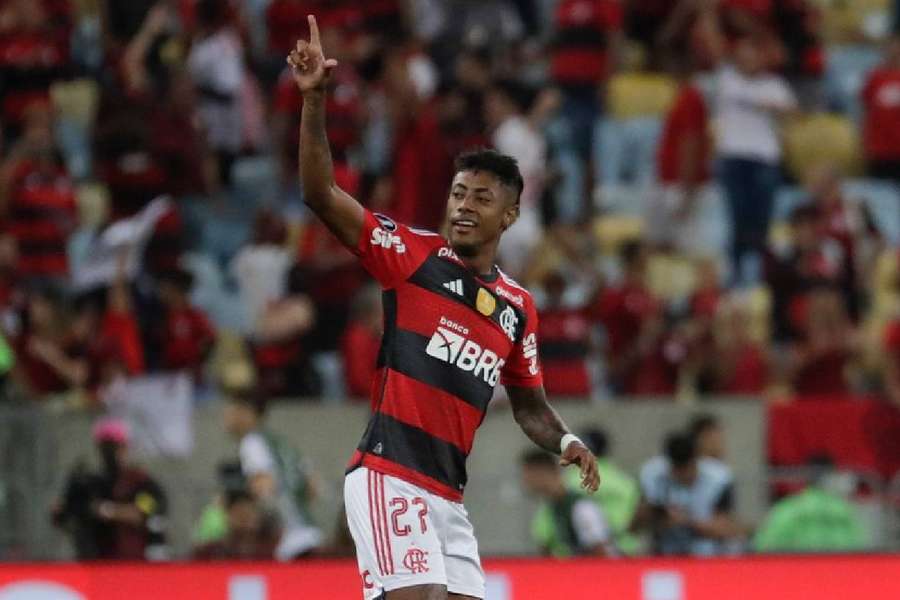 Bruno Henrique comemora mais um golo com assistência de Gabigol no Flamengo