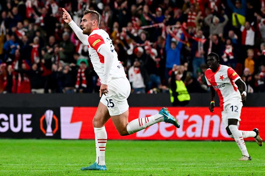 Chorý vstřelil jediný gól Slavie při domácí remíze s Ajaxem.