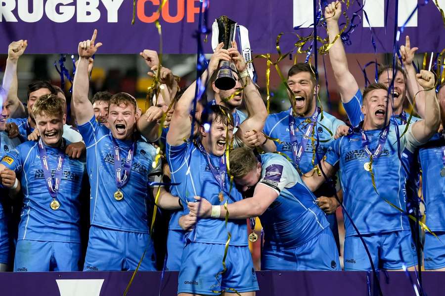 Ted Hill lifts the Premiership Rugby Cup after Worcester beat London Irish on 17 May 2022.