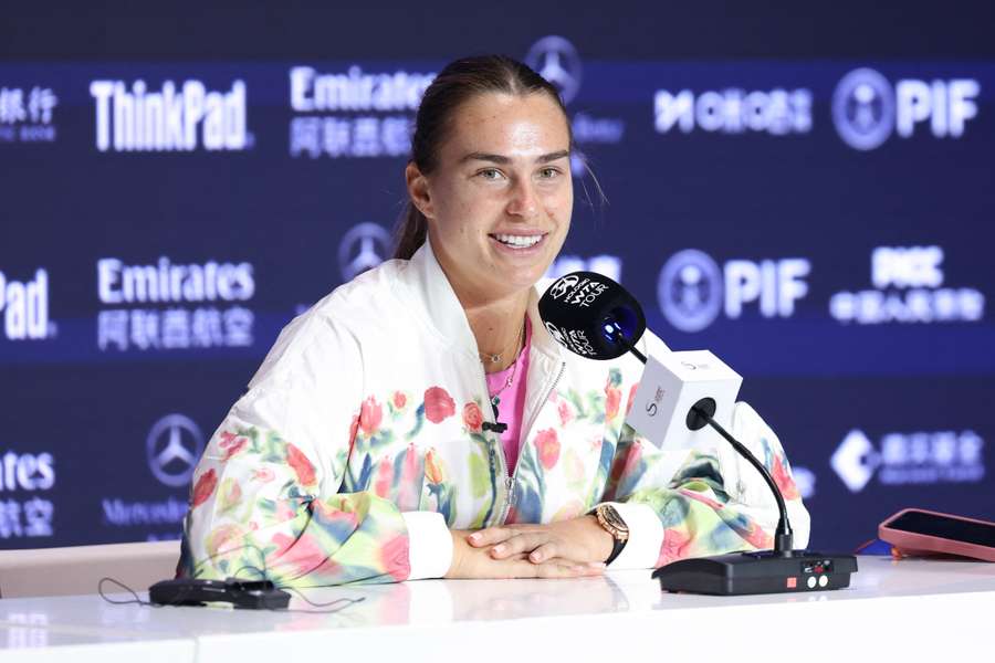 Aryna Sabalenka numa conferência de imprensa antes do Open da China