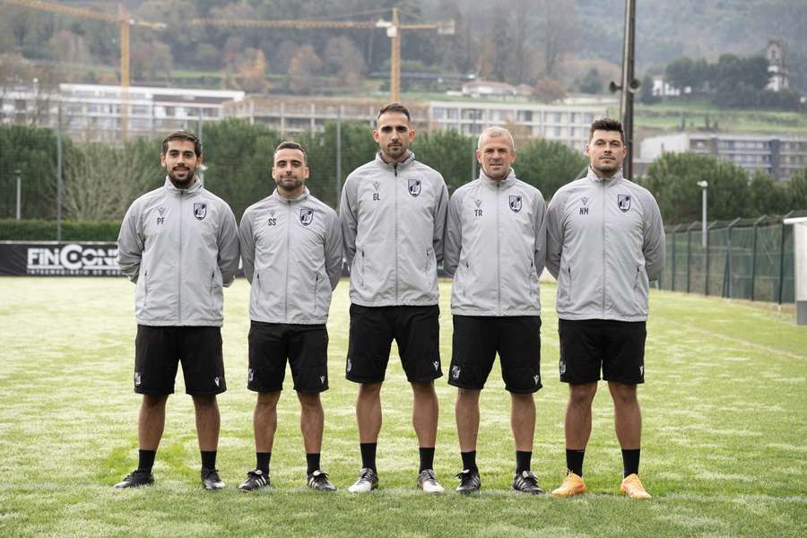 Gil Lameiras com a restante equipa técnica do Vitória SC B