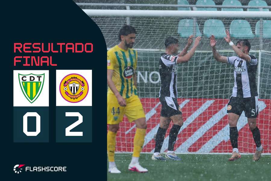 Chuchu Ramírez festeja o golo com José Gomes