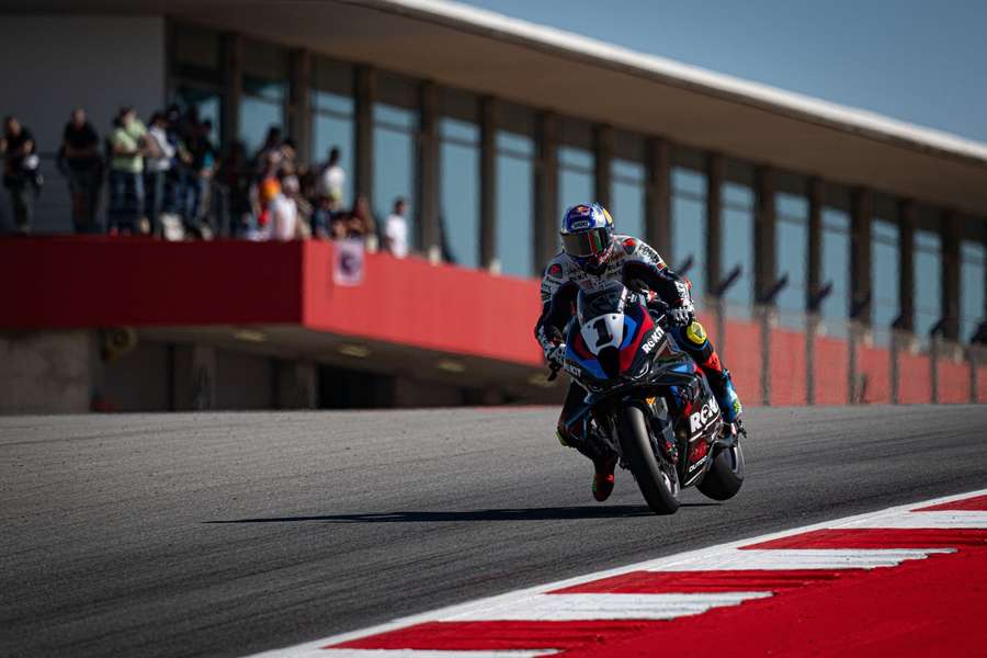 Toprak Razgatlioglu (BMW) fez o triplete no Autódromo Internacional do Algarve Toprak Razgatlioglu (BMW) fez o triplete no Autódromo Internacional do Algarve