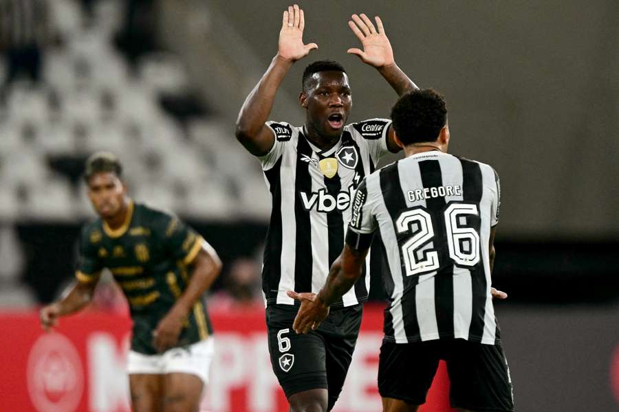 Patrick de Paula fez o primeiro do Botafogo nos minutos finais