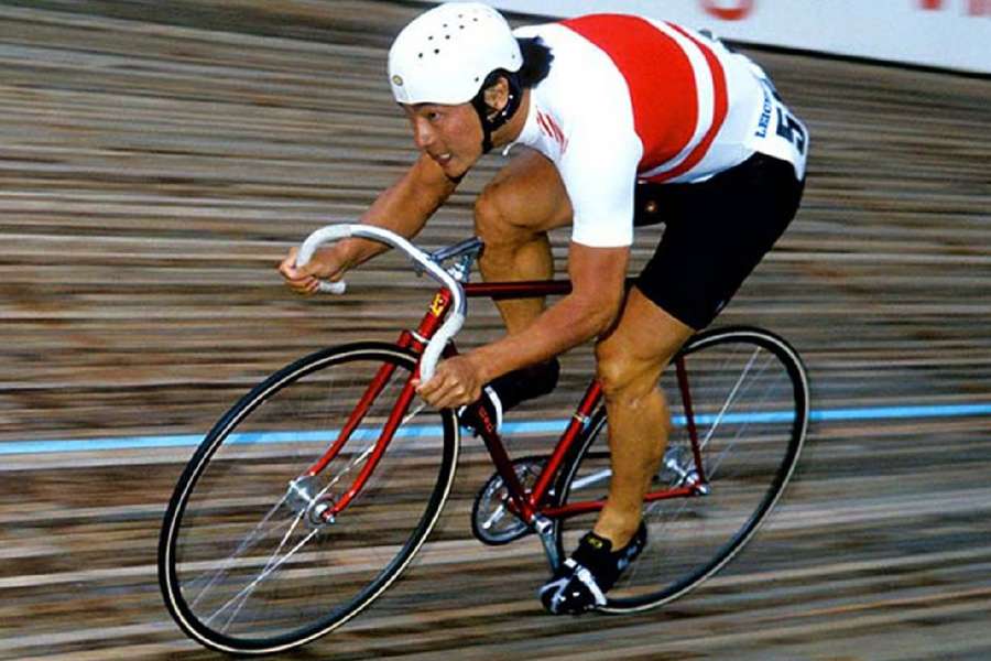 Koichi Nakano numa corrida de keirin Koichi Nakano numa corrida de keirin