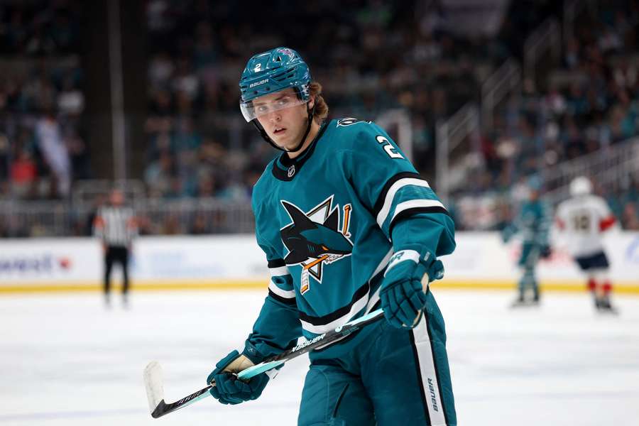 William Smith je zranený a San Jose nepomôže. William Smith je zranený a San Jose nepomôže.