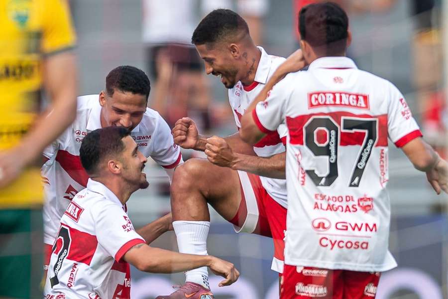 Danielzinho abriu o placar em CRB 3x0 Cuiabá com assistência de Hereda Danielzinho abriu o placar em CRB 3x0 Cuiabá com assistência de Hereda