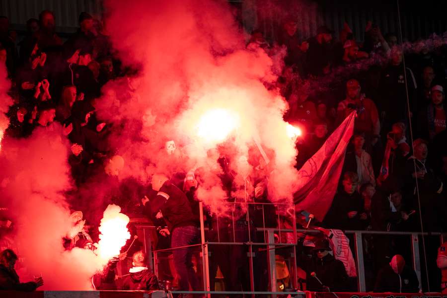 Silkeborg-tilhængerne havde masser af pyroteknik.