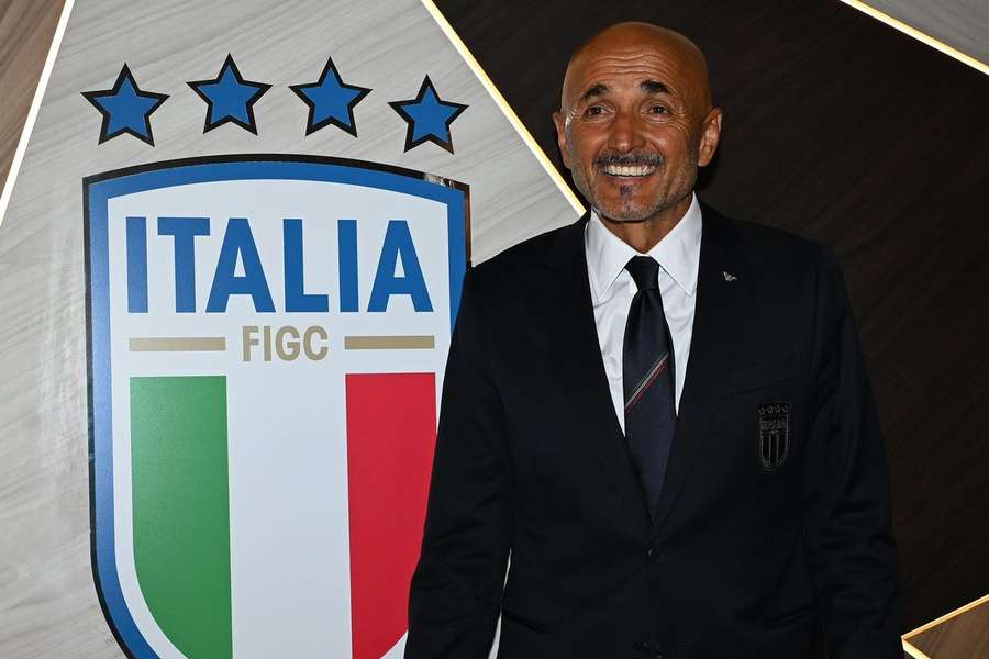 Spalletti foi apresentado em  Coverciano 