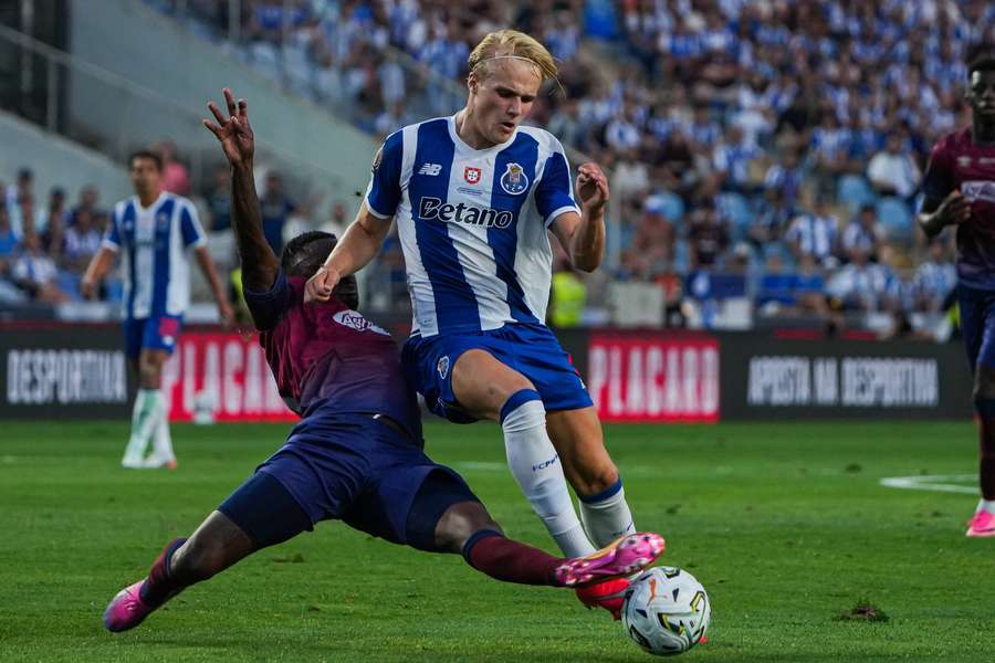 Victor Froholdt and Dany Jean battle for the ball in the Portuguese Super Cup Victor Froholdt and Dany Jean battle for the ball in the Portuguese Super Cup