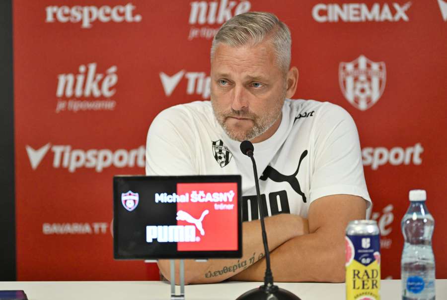 Ščasný na tlačovej konferencii.