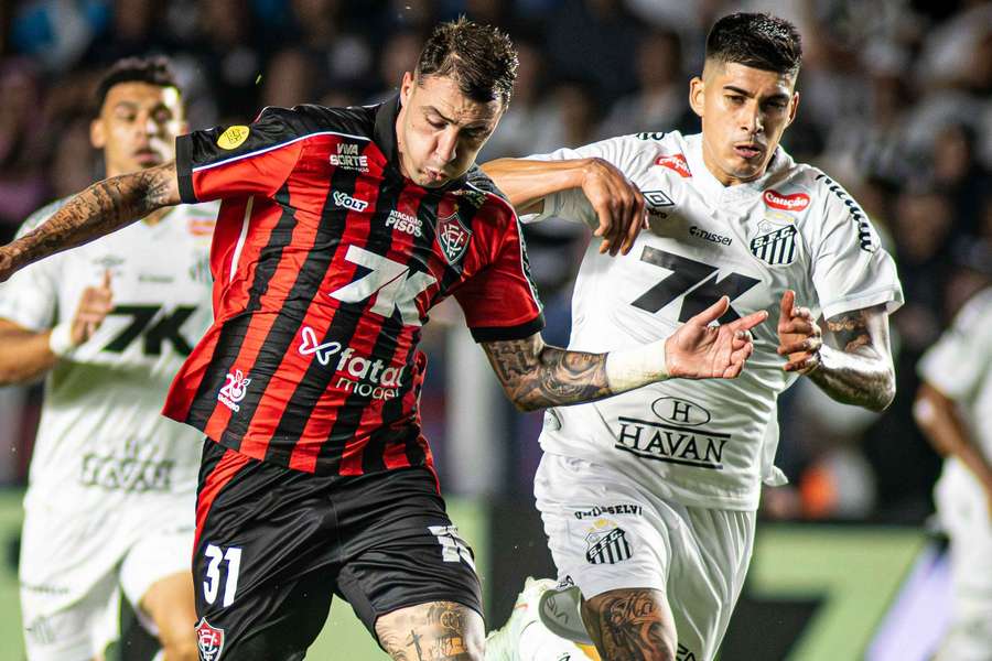 Santos e Vitória fecham o sábado (30) de Brasileirão