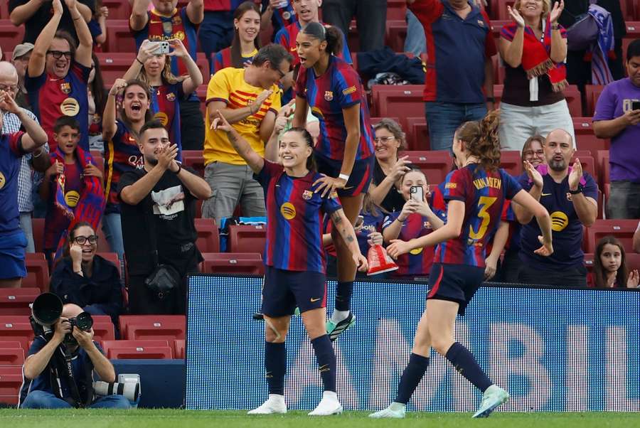 Claudia Pina celebra uno de sus cuatro goles al Real Madrid
