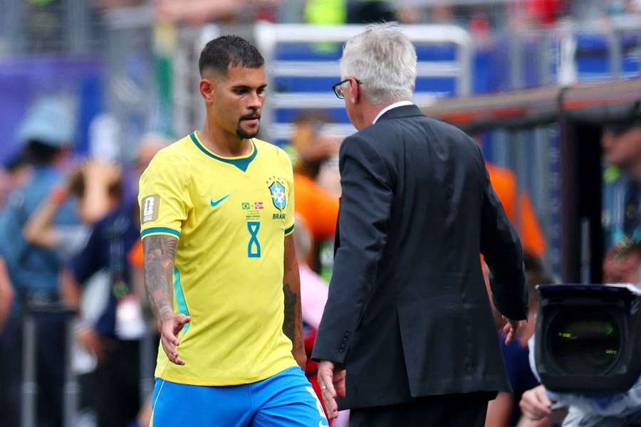 L'entraîneur de Newcastle ne sait pas si Guimaraes va rester L'entraîneur de Newcastle ne sait pas si Guimaraes va rester