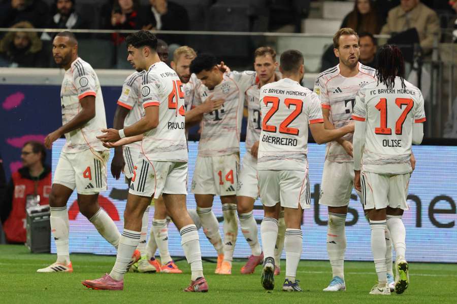 Les Bavarois célébrant leur troisième but.