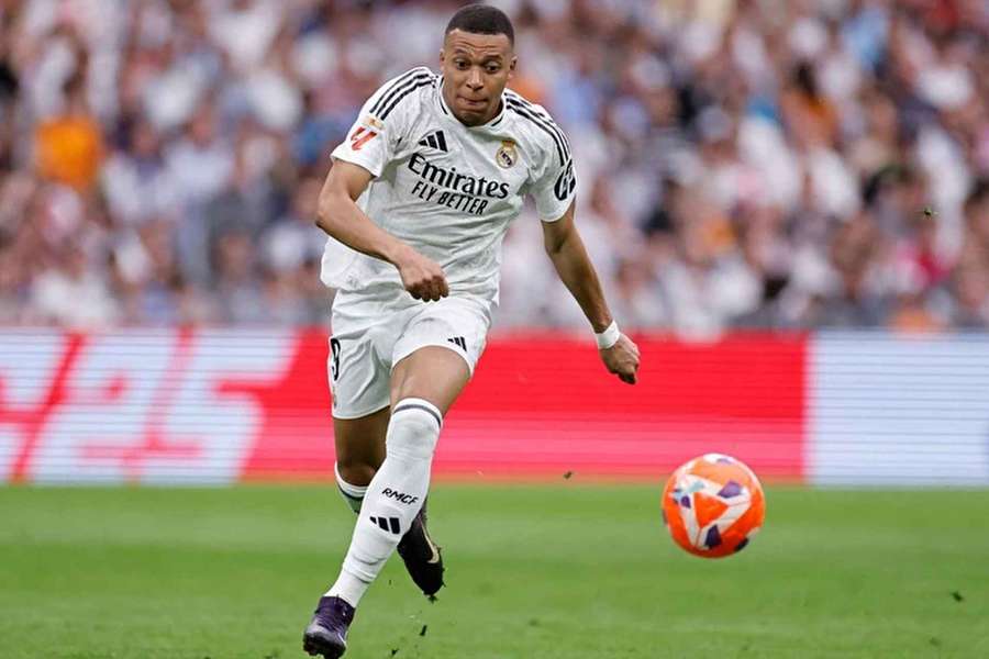 Hvězdný útočník Kylian Mbappé má dál zdravotní problémy.