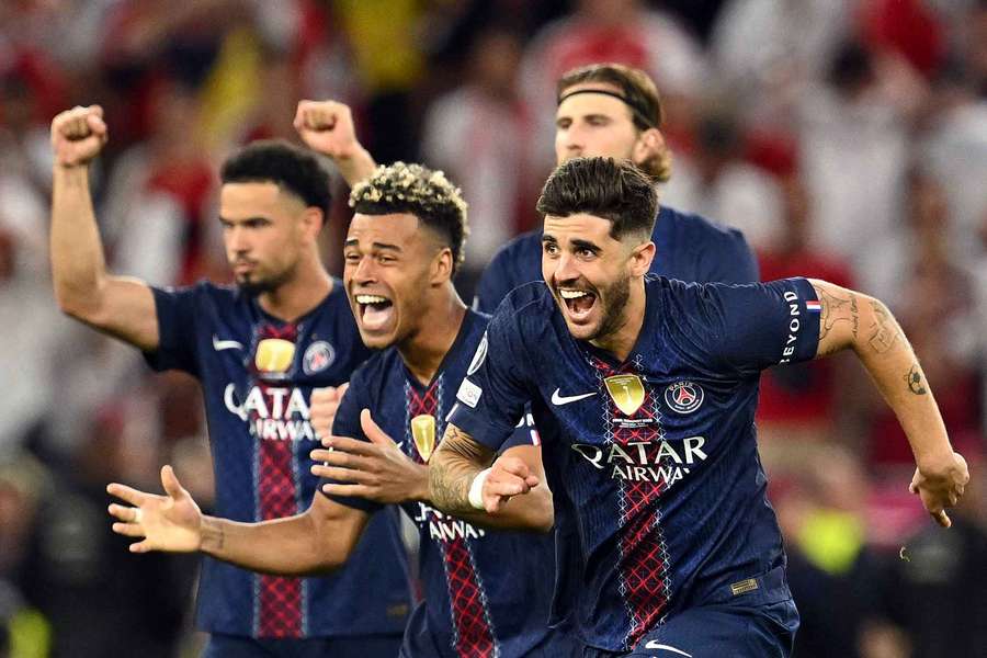 Doué, celebrando