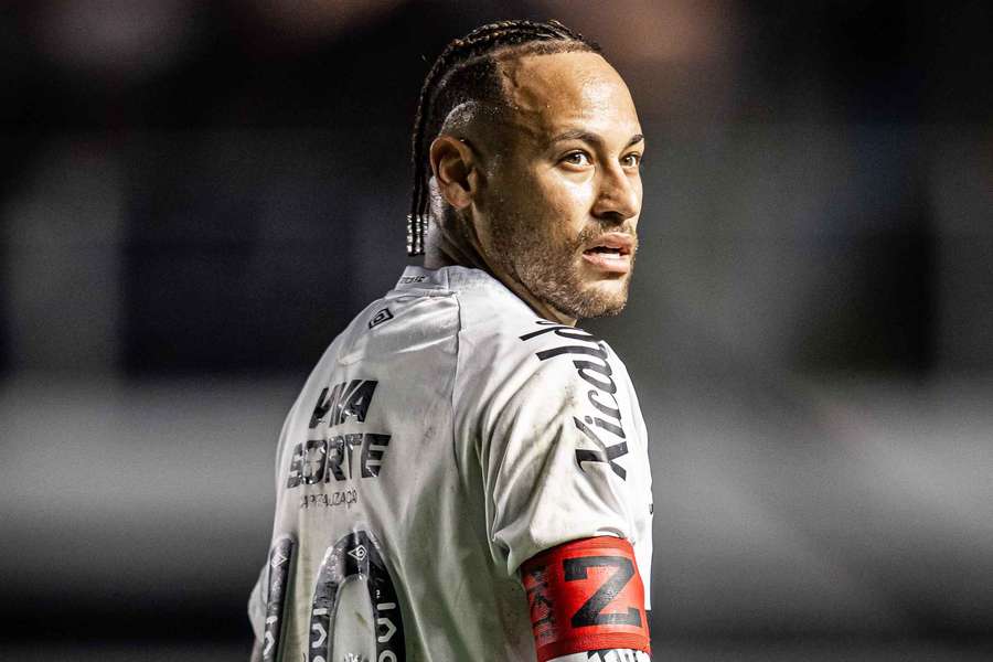 Neymar não está a ter vida fácil no Santos