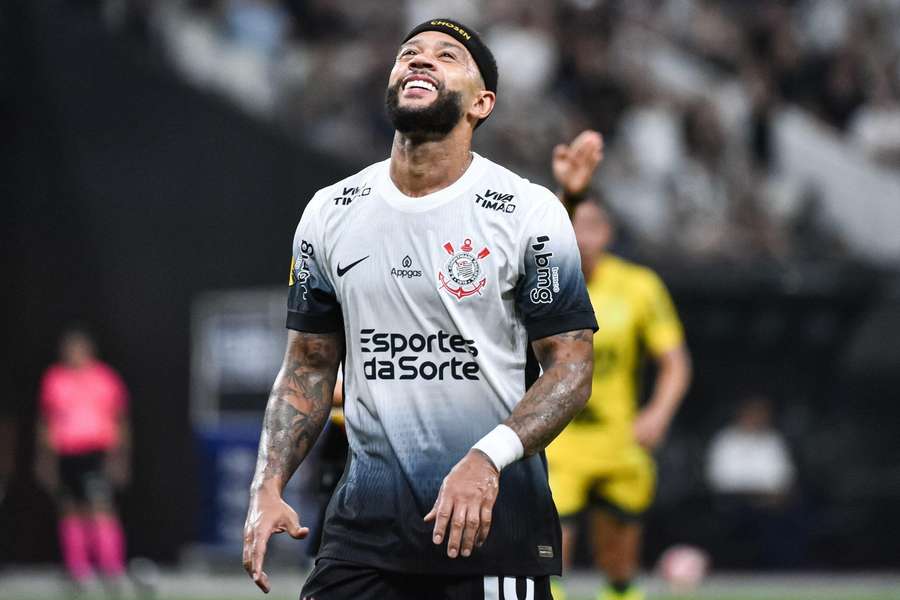 Memphis Depay disputa sua primeira Liberta