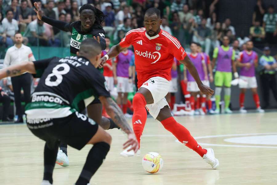 Benfica em vantagem na final