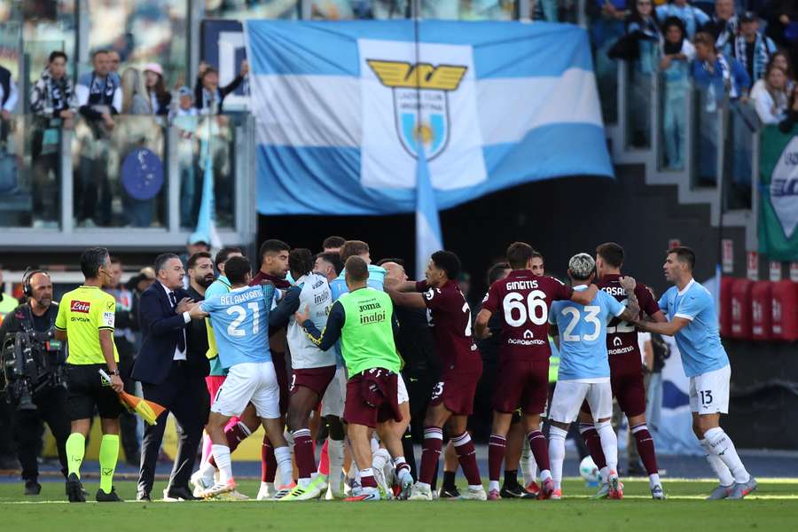 La rissa nel finale di gara