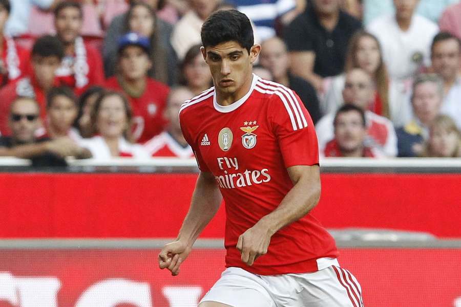 Gonçalo Guedes regressou por empréstimo mas ainda recupera de lesão