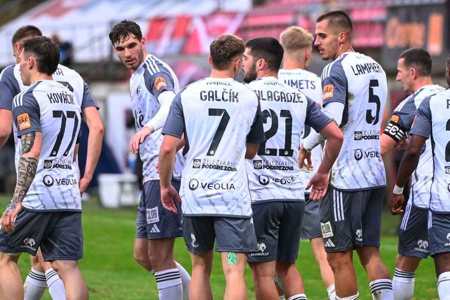 Podbrezová sa slušne rozbehla. Podbrezová sa slušne rozbehla.