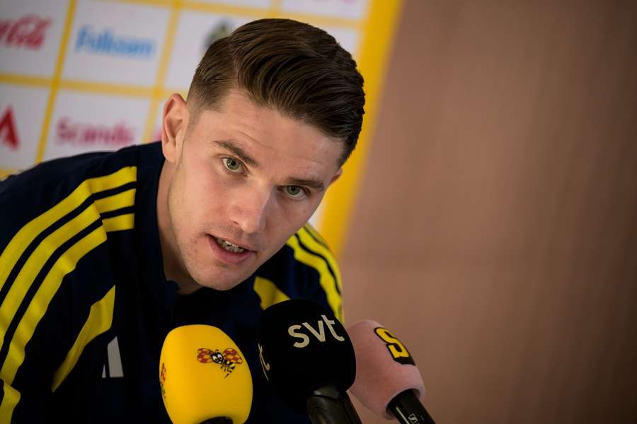 Gyokeres speaking to the media ahead of the Ukraine match